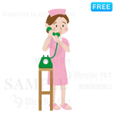 かかってきた電話に応対をする看護師