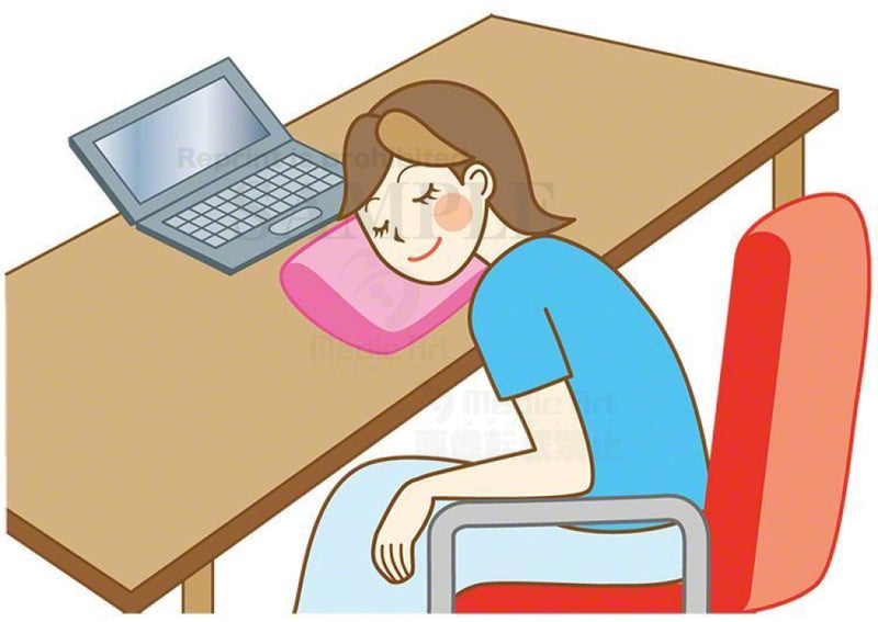 疲れたときに机で一休みをしている女性